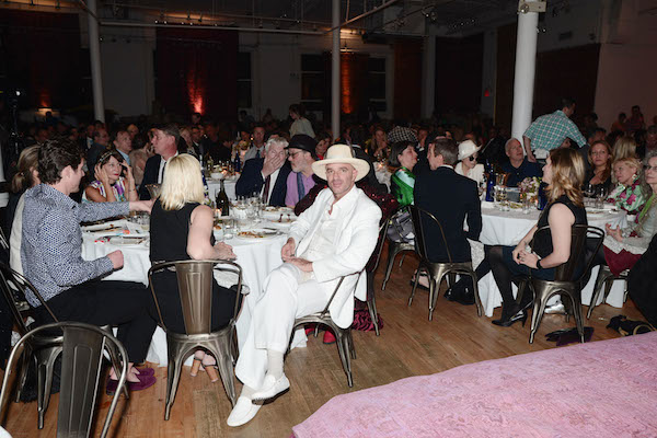 爱鲁尼·费纳在纪念小野洋子与理查德·潘迪斯乔的 Art Production Fund'晚宴上。图片© Patrick McMullan. Photo: Patrick McMullan/PatrickMcMullan.com