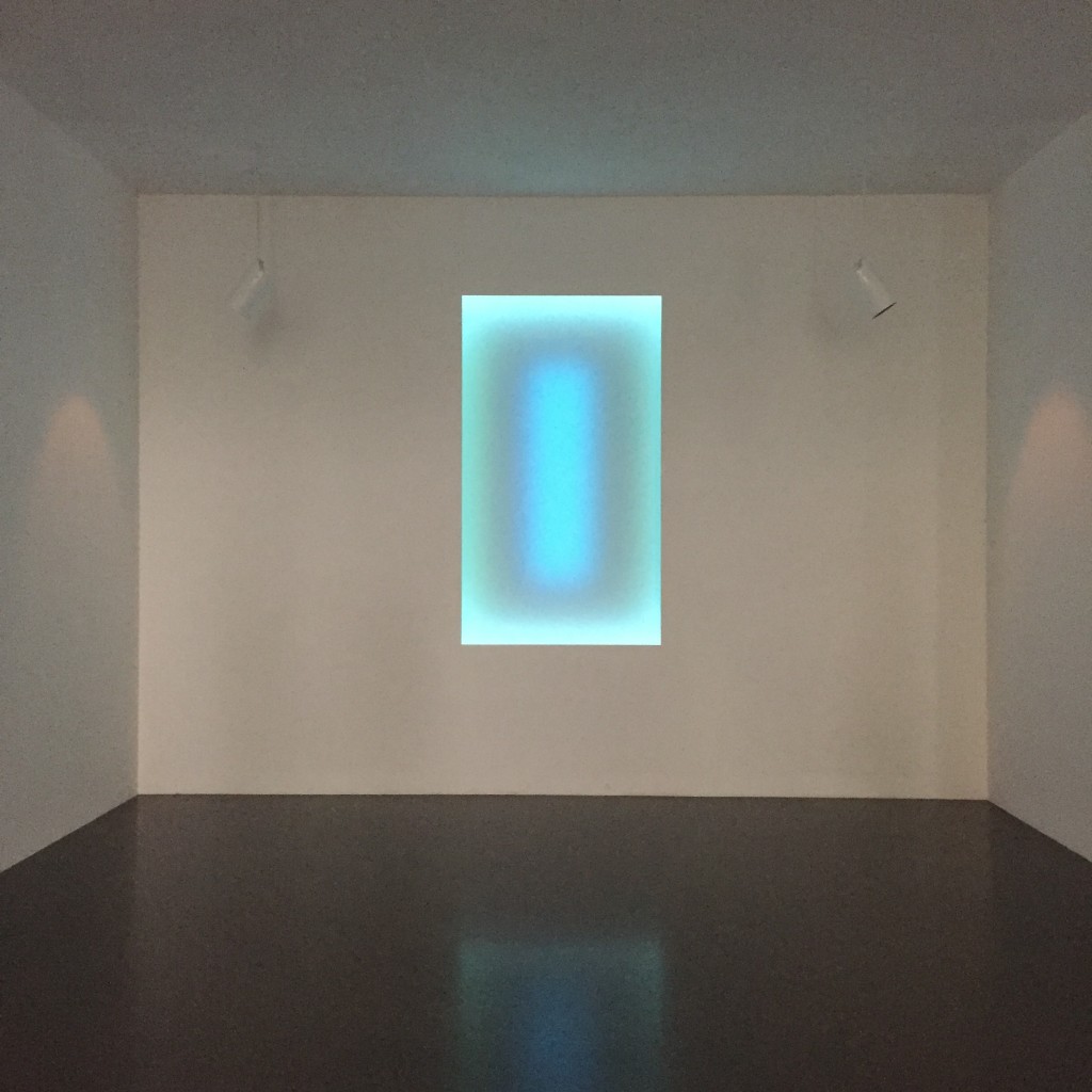 詹姆斯·特瑞尔《高玻璃》在龙美术馆展览现场，2017年。摄影：令狐小