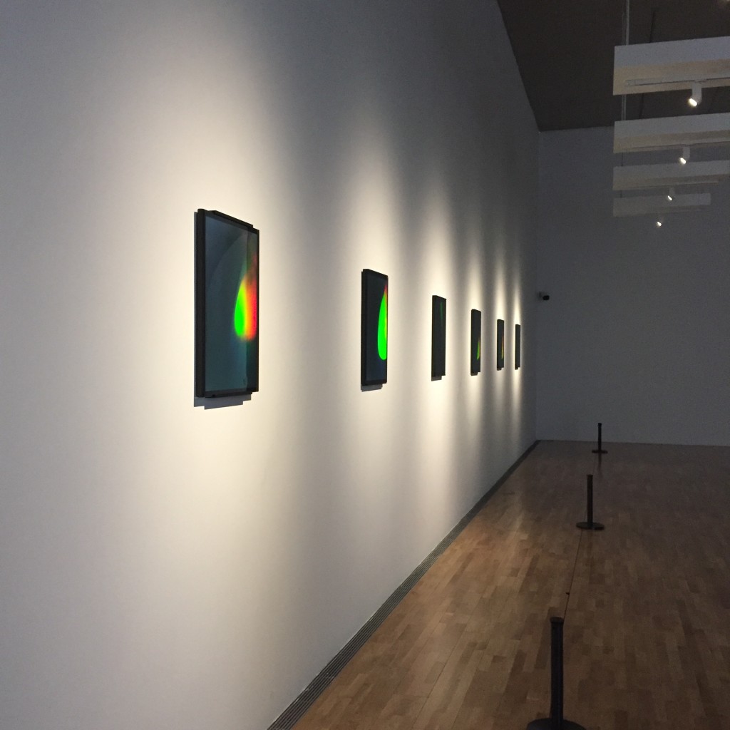詹姆斯·特瑞尔《反射全息影像》局部，在龙美术馆展览现场，2017年。摄影：令狐小
