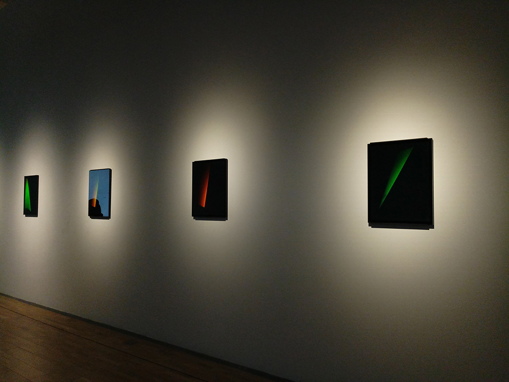 詹姆斯·特瑞尔《反射全息影像》局部，在龙美术馆展览现场，2017年。摄影：令狐小