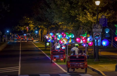 大型公共移动展览《萤火虫》。图片：费城公共艺术协会（aPA）提供 