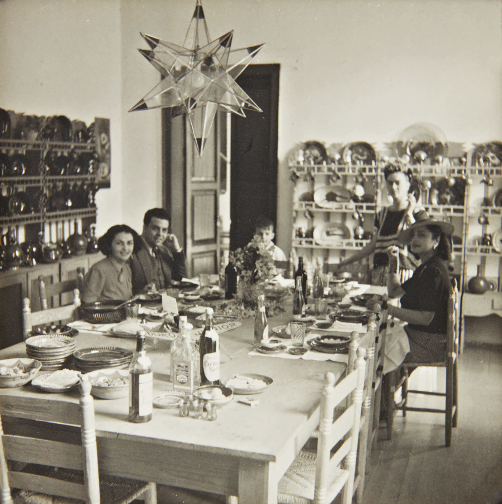 Cristina Kahlo、Miguel Covarrubias 、弗里达·卡罗和Rosa Covarrubias，1925－1942。图片：致谢苏富比 