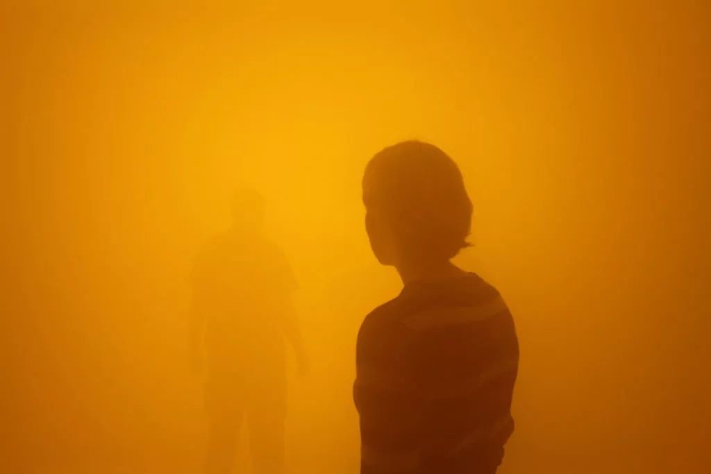 埃利亚松，《你的盲乘客》（Din blinde passager （Your blind passenger） ，2010）。阿尔肯现代艺术博物馆，哥本哈根，2010。图片：由Thilo Frank / Olafur Eliasson工作室拍摄