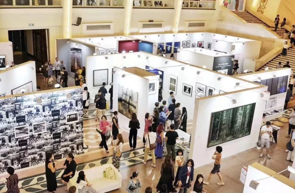第六届影像上海艺术博览会现场。图片：鸣谢Photofairs | Shanghai
