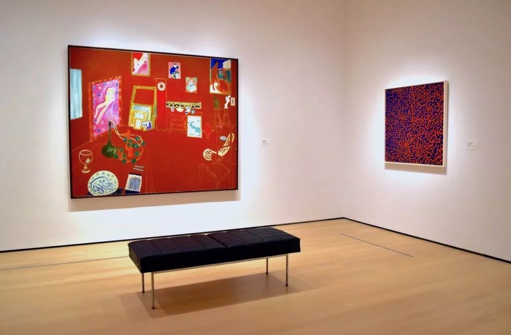 亨利·马蒂斯（Henri Matisse），《红色工作室》（The Red Studio，1911）；阿尔玛·托马斯（Alma Thomas），《炙热的日落》（Fiery Sunset，1973）。图片：Ben Davis