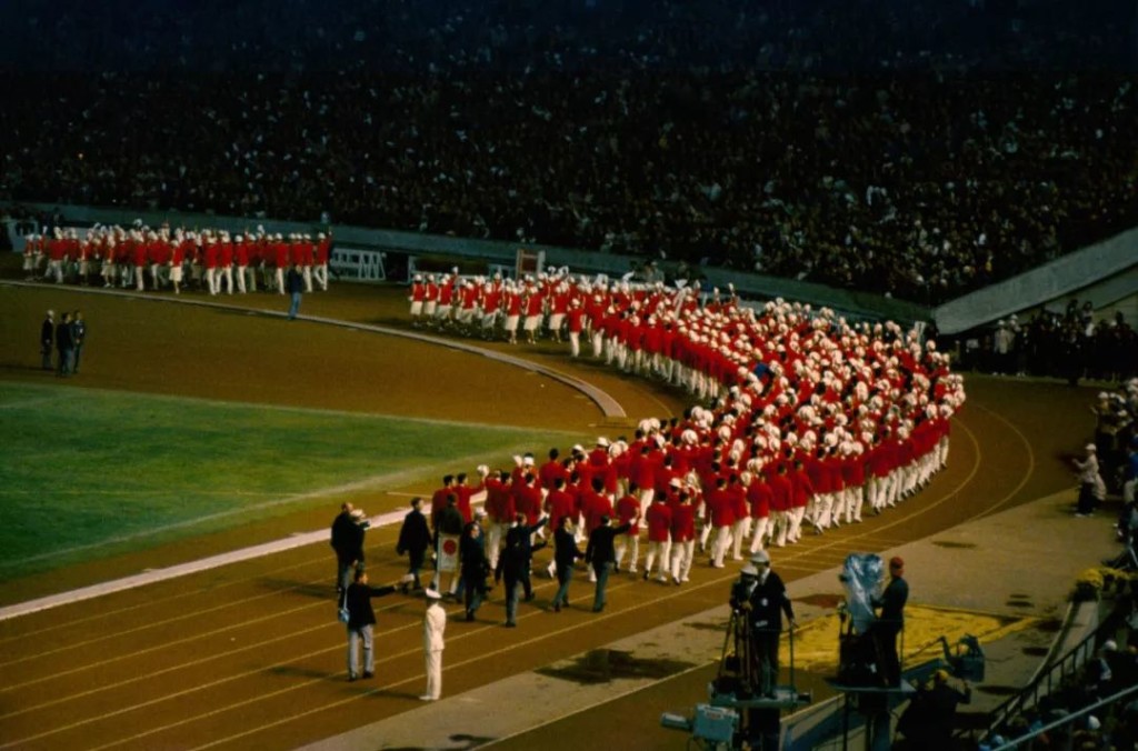 National Stadium，Tokyo Summer Games，1964/2019，摄影，13.5 x 21cm。图片：©️Tokyo Metropolitan Government
