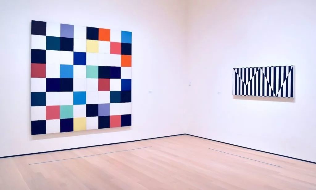 艾尔斯沃兹・凯利（Ellsworth Kelly），《Colors for a Large Wall》（1951）；Carmen Herrera，《无题》（Untitled，1952）。图片：Ben Davis