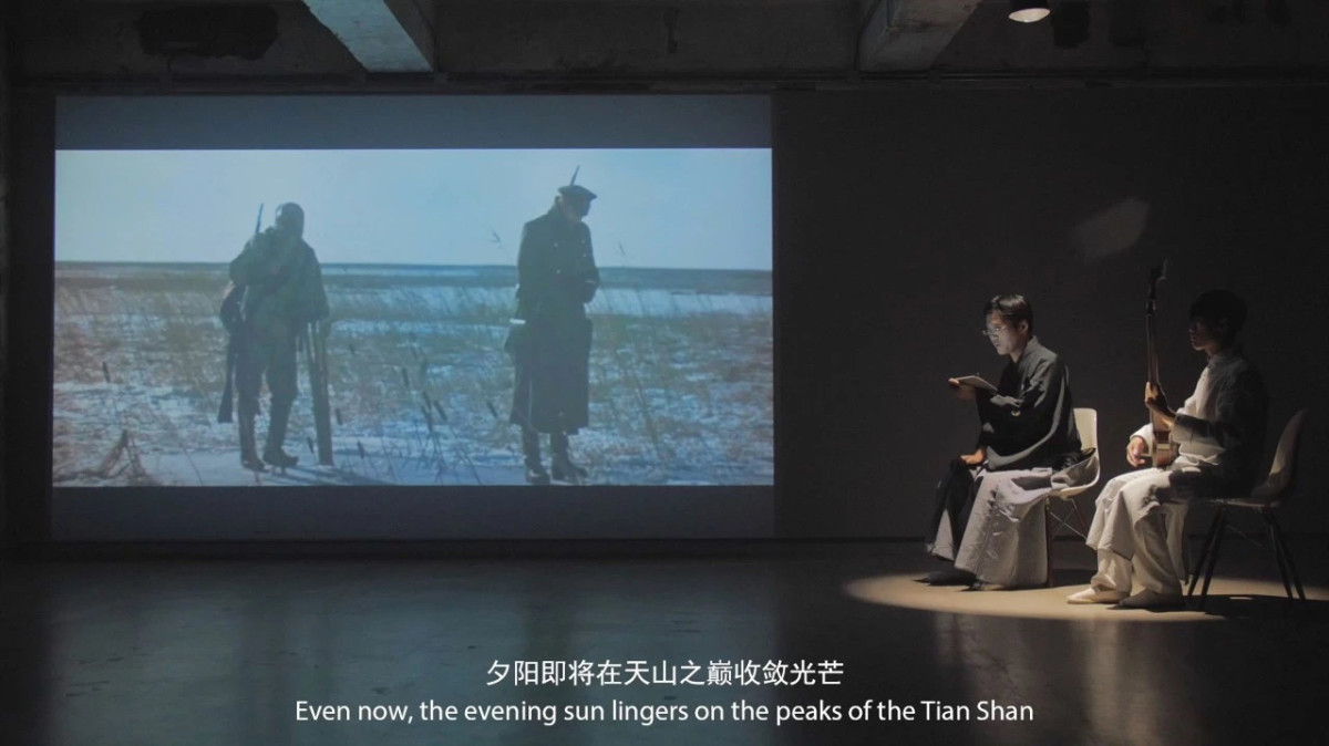 郝敬班，《被嫌弃的风景》，2018年，高清双频道录像，33 分21 秒 / 18 分 50 秒。图片由艺术家及刺点画廊提供