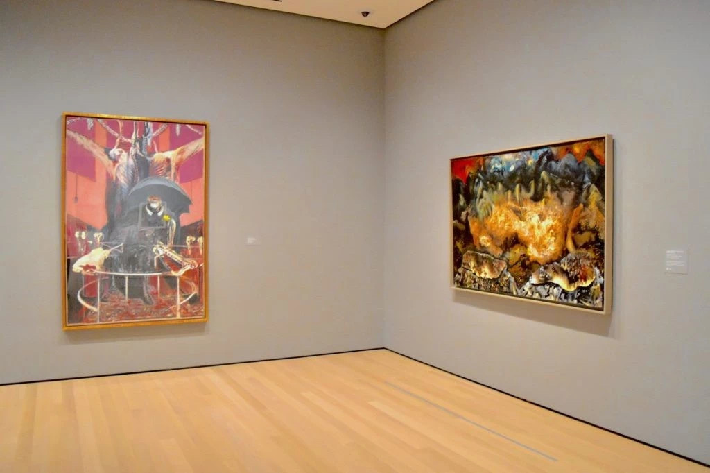 弗朗西斯·培根（Francis Bacon）的《绘画》（Painting，1946）与大卫·阿尔法罗·西凯罗斯（David Alfaro Siqueiros）的《集体自杀》（Collective Suicide，1936），于“回应战争