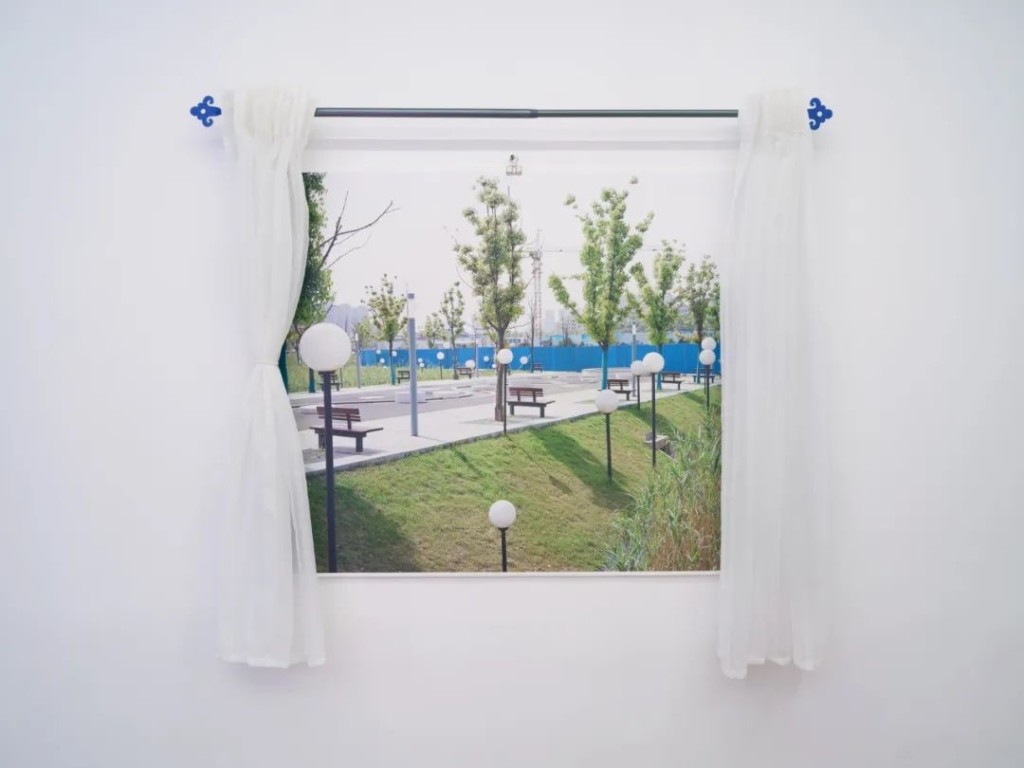 彭可，《Bubble Lights》，2018，收藏级艺术微喷、窗帘、挂杆 图片：由艺术家提供